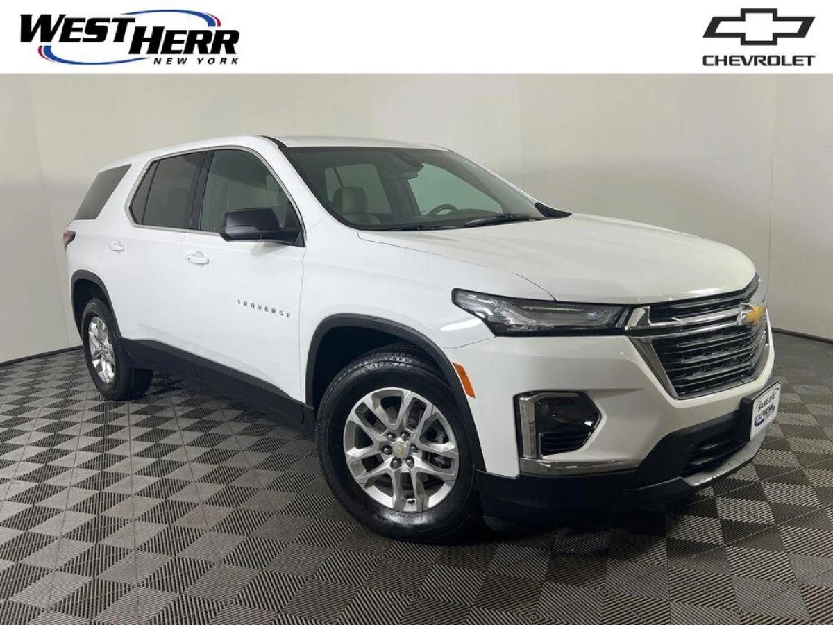 Pre-Owned 2023 Chevrolet Traverse LS
