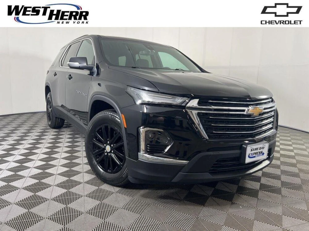 Pre-Owned 2023 Chevrolet Traverse LT