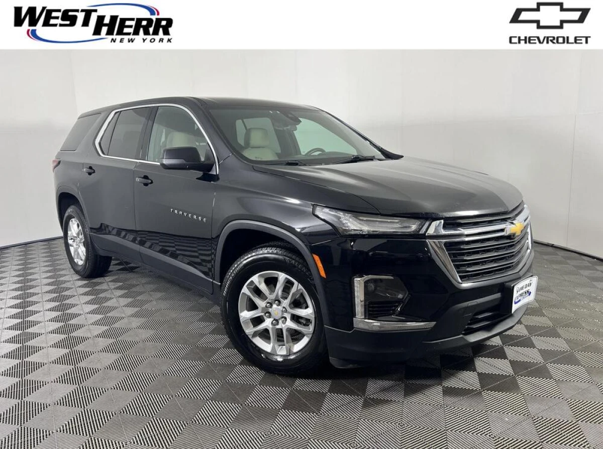 Pre-Owned 2023 Chevrolet Traverse LS