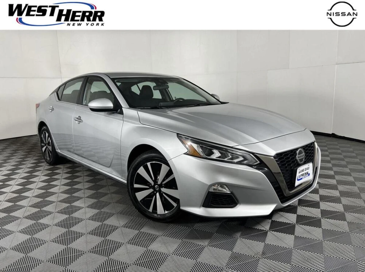 Pre-Owned 2022 Nissan Altima 2.5 SV