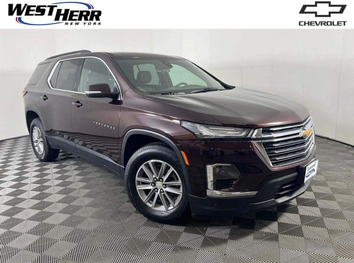 Pre-Owned 2023 Chevrolet Traverse LT Cloth