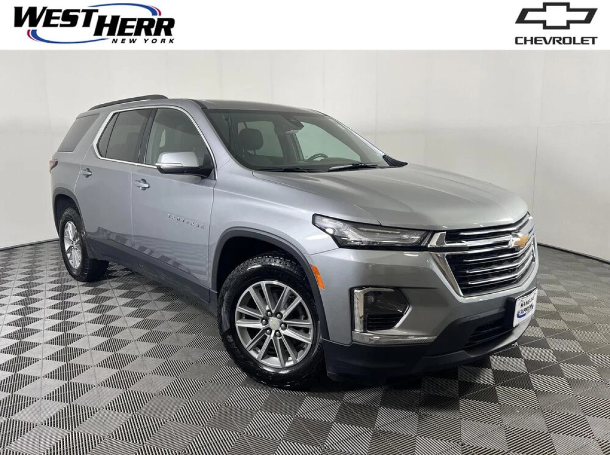 Pre-Owned 2023 Chevrolet Traverse LT Cloth