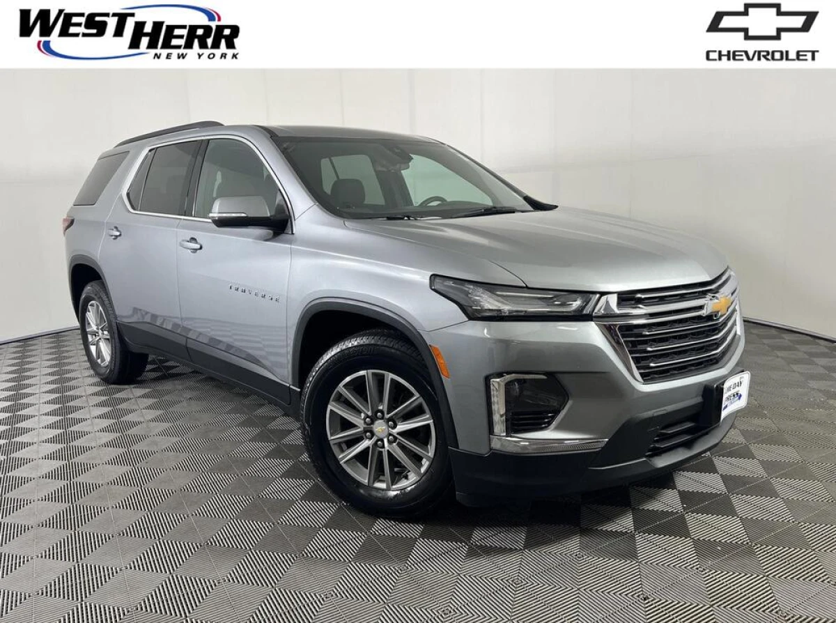 Pre-Owned 2023 Chevrolet Traverse LT Cloth