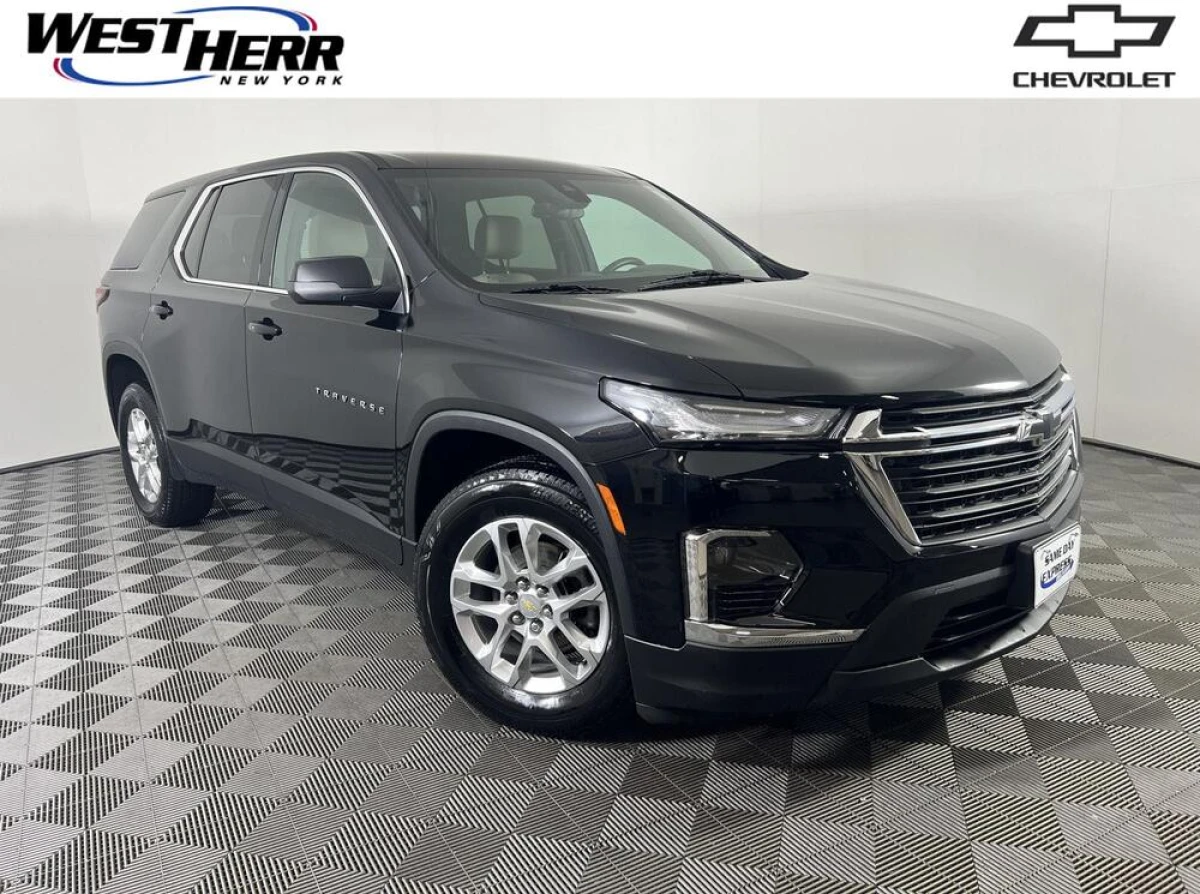 Pre-Owned 2023 Chevrolet Traverse LS