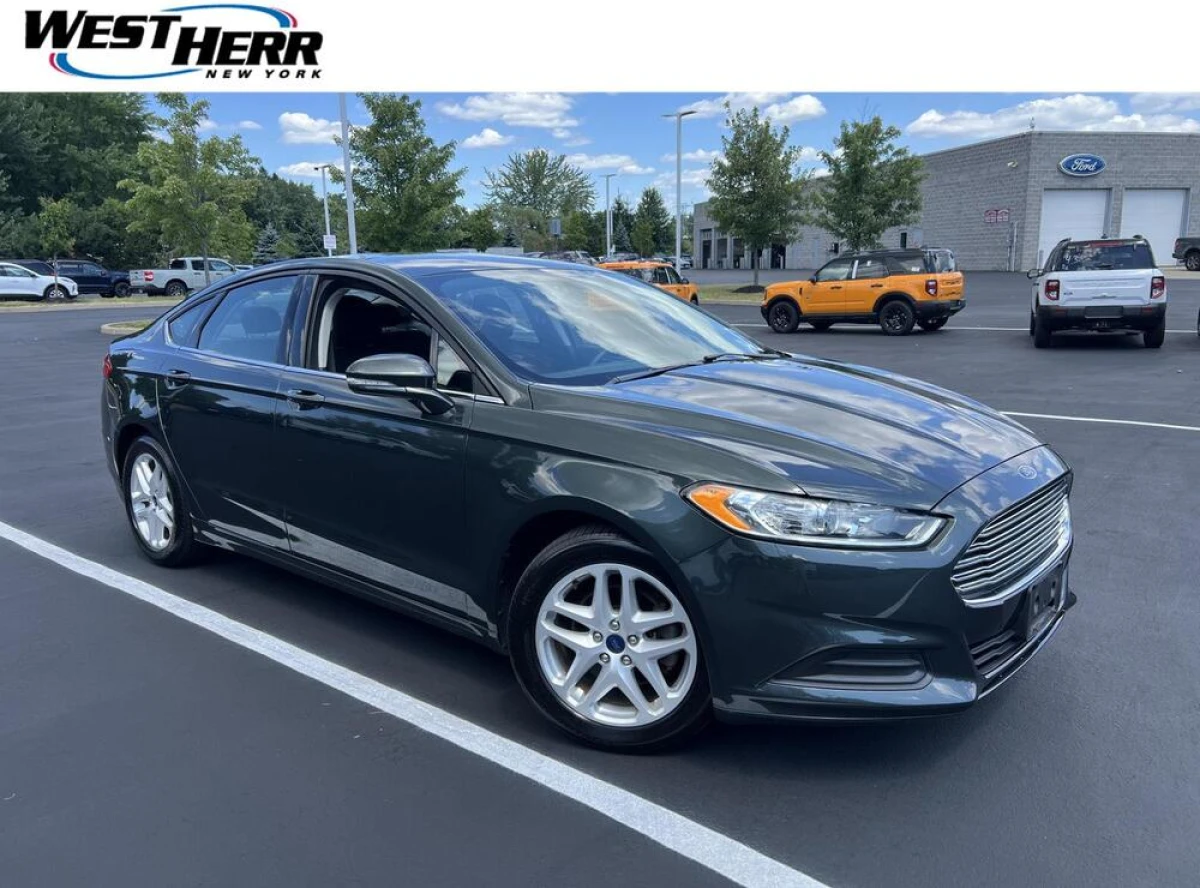 Pre-Owned 2016 Ford Fusion SE
