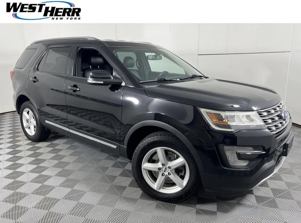 Pre-Owned 2017 Ford Explorer XLT