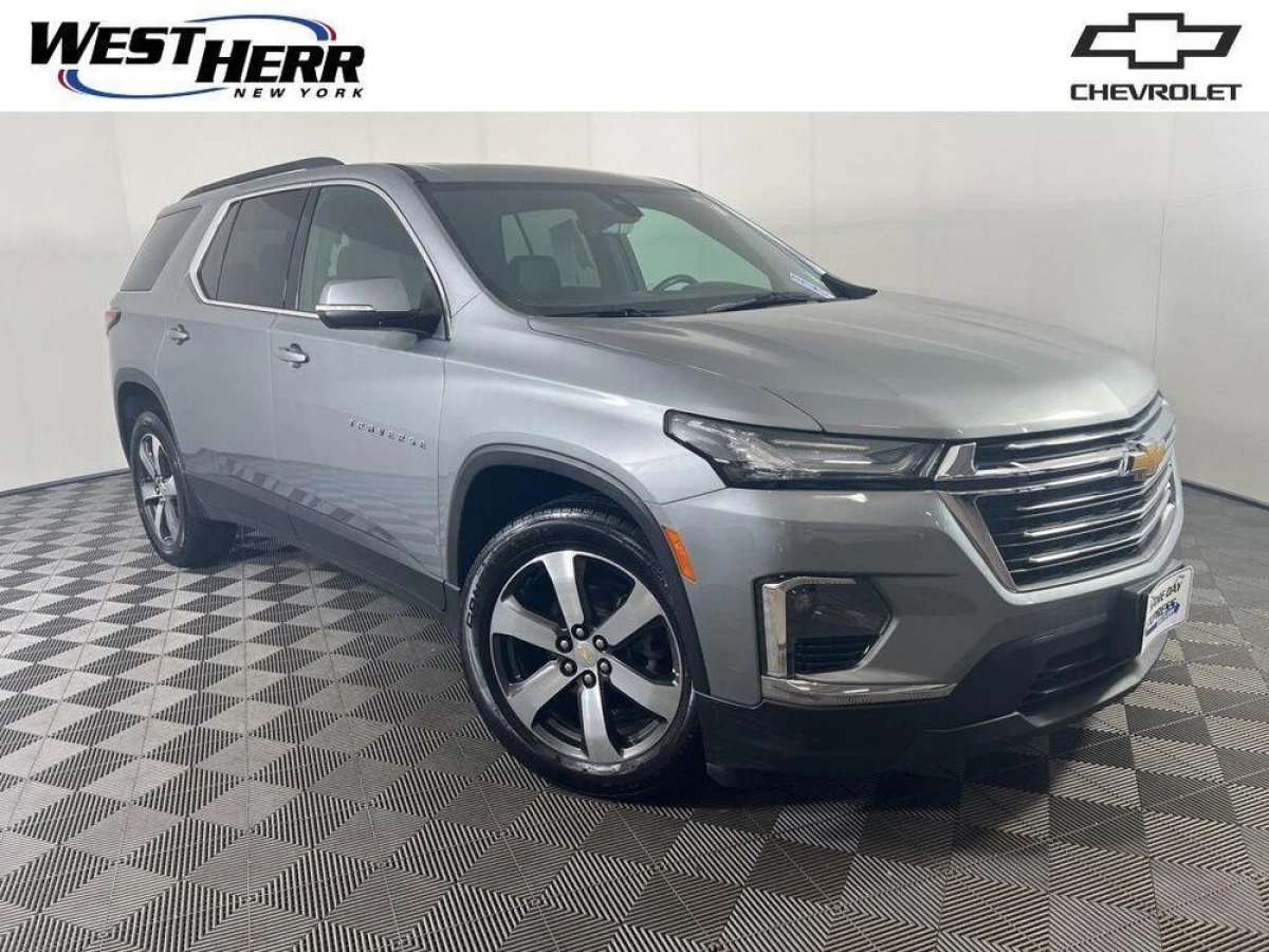 Pre-Owned 2023 Chevrolet Traverse LT Leather