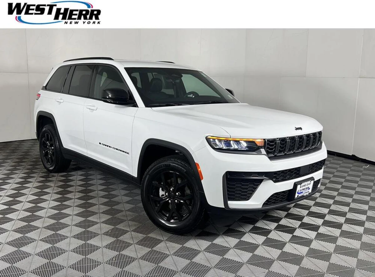Pre-Owned 2026 Jeep Grand Cherokee Laredo Altitude
