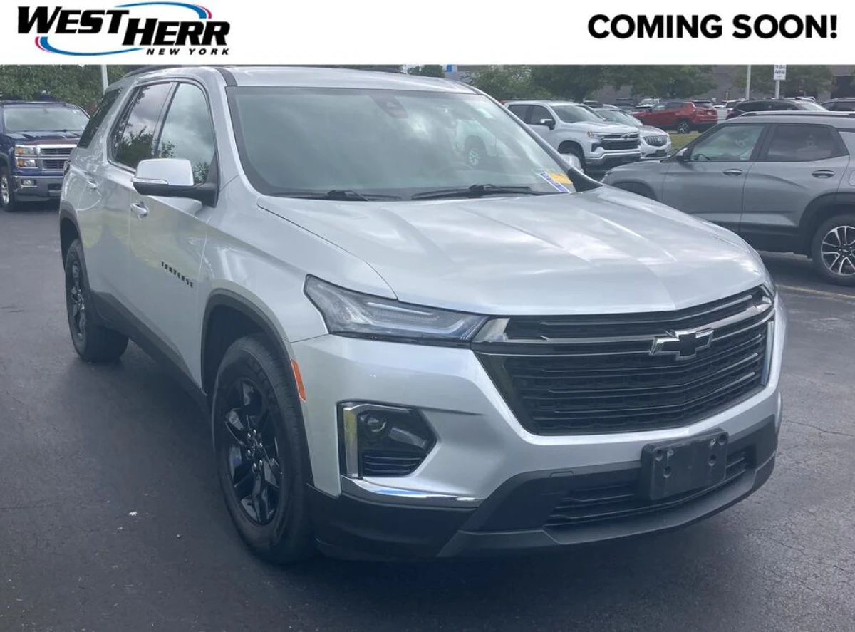 Pre-Owned 2022 Chevrolet Traverse LT Cloth