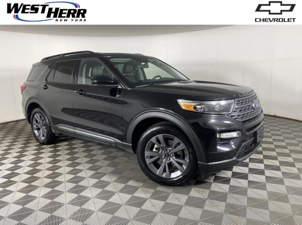 Pre-Owned 2023 Ford Explorer XLT
