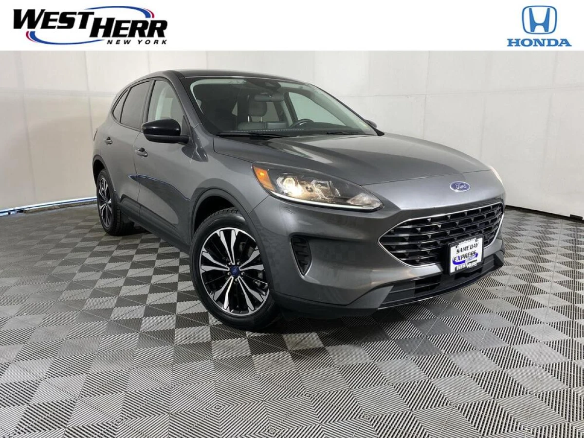 Pre-Owned 2022 Ford Escape SE Hybrid