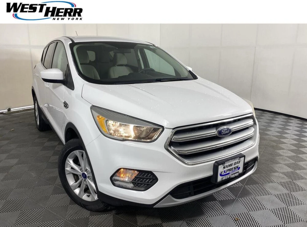 Pre-Owned 2017 Ford Escape SE