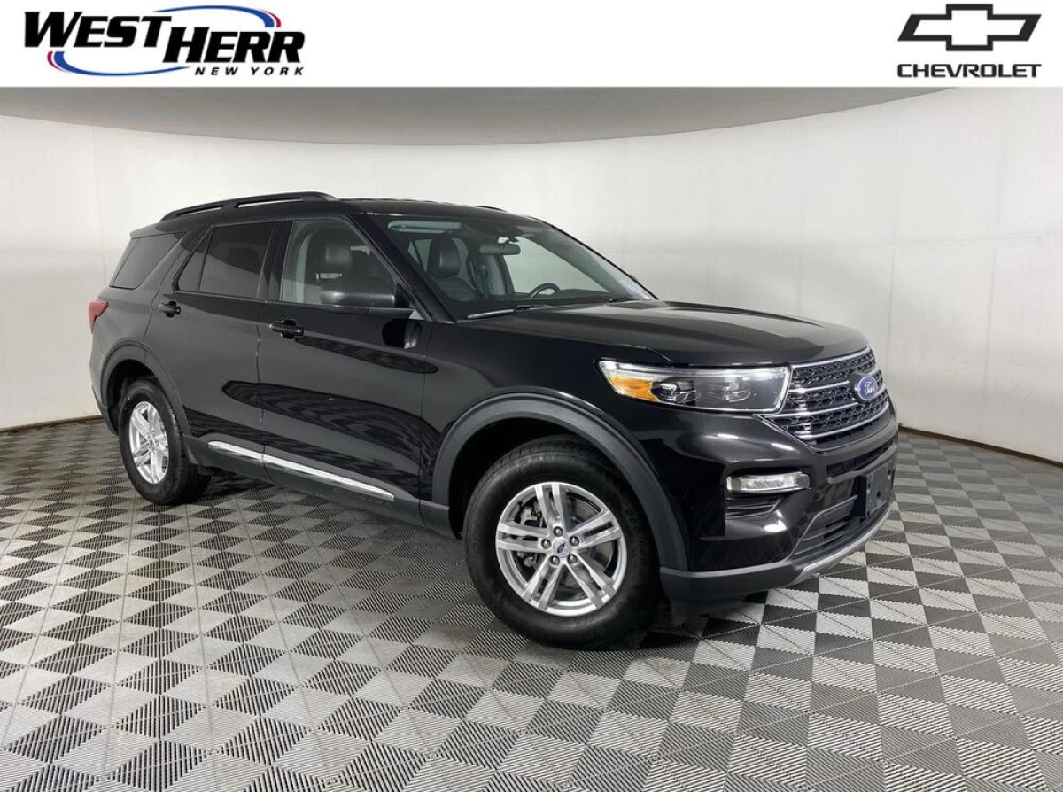 Pre-Owned 2023 Ford Explorer XLT