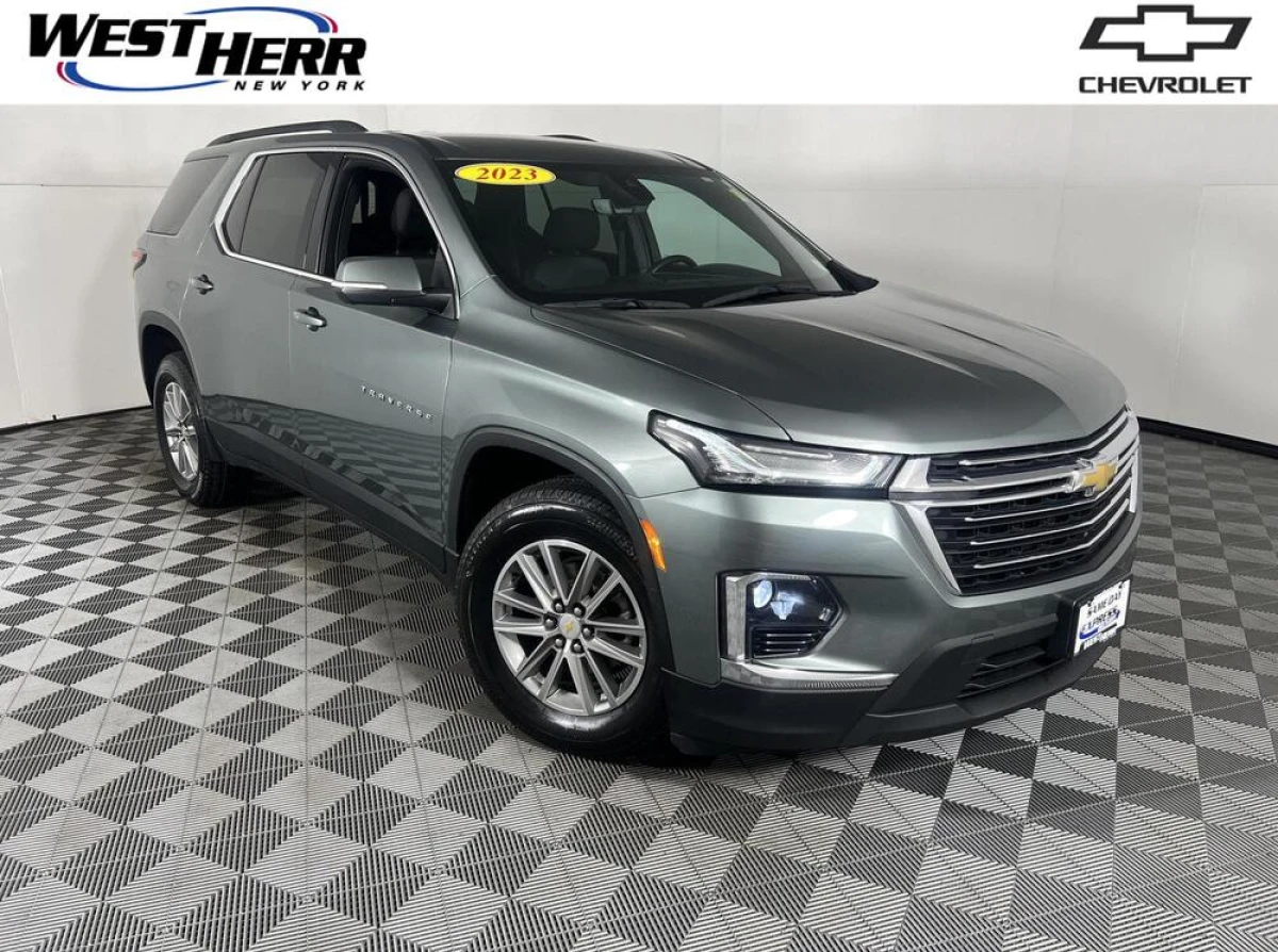Pre-Owned 2023 Chevrolet Traverse LT