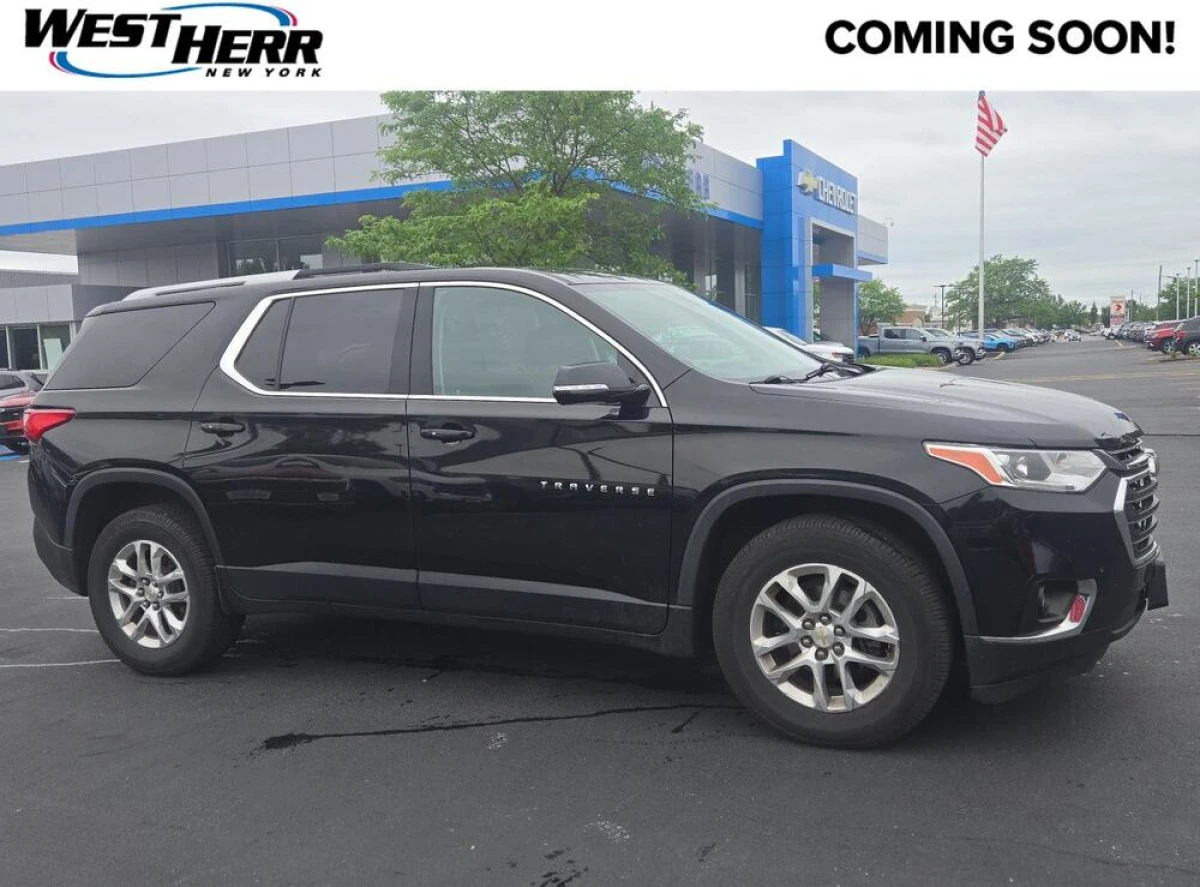 Pre-Owned 2018 Chevrolet Traverse LT Cloth