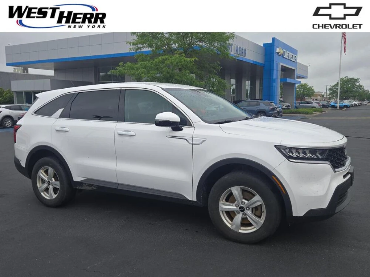 Pre-Owned 2023 Kia Sorento LX