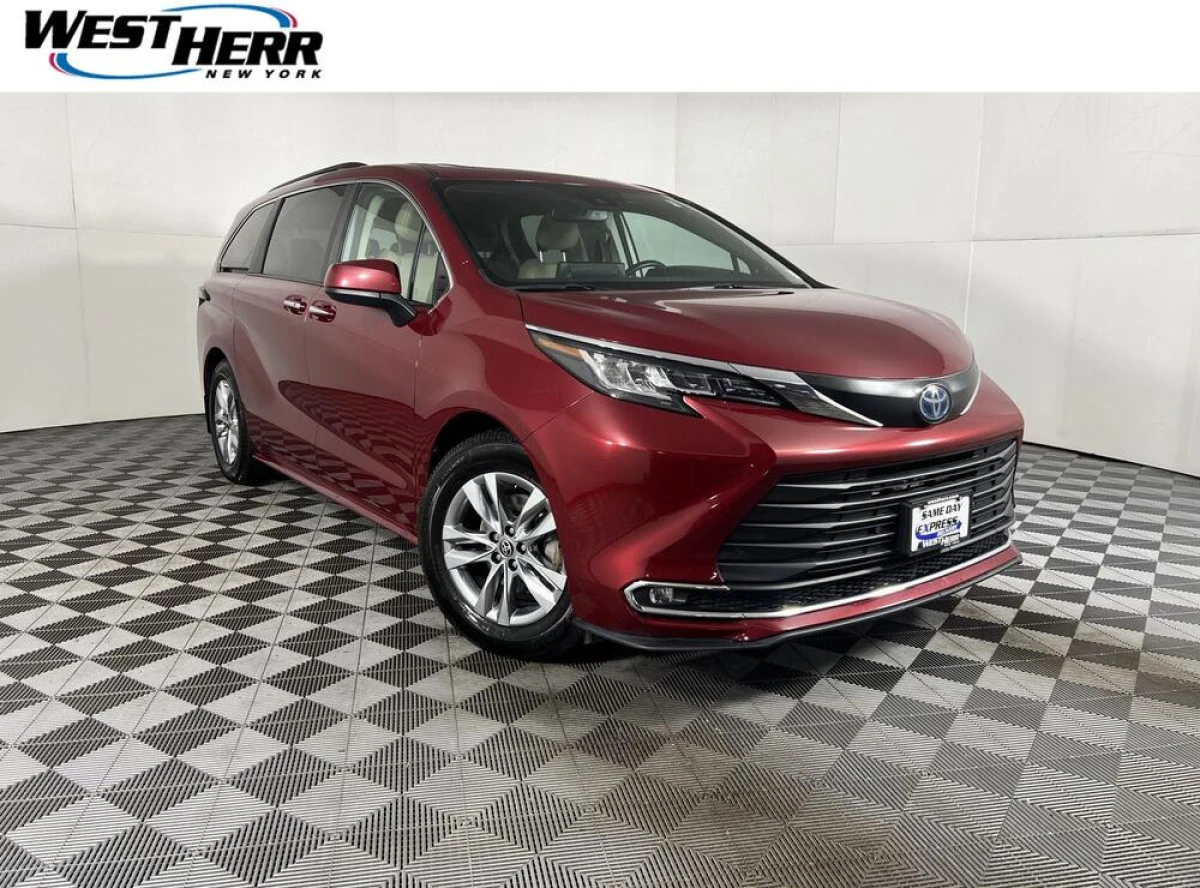 Pre-Owned 2023 Toyota Sienna XLE