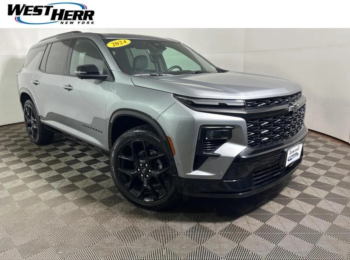 Pre-Owned 2024 Chevrolet Traverse RS