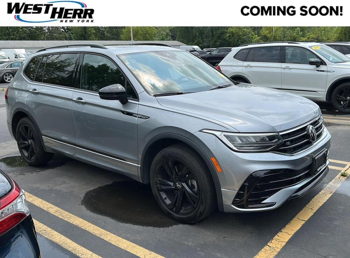 Pre-Owned 2023 Volkswagen Tiguan SE R-Line Black