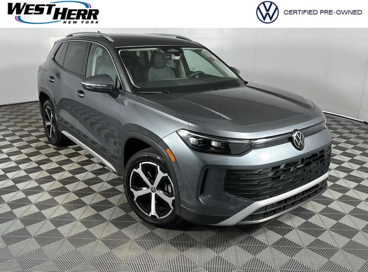 Certified Pre-Owned 2025 Volkswagen Tiguan SE