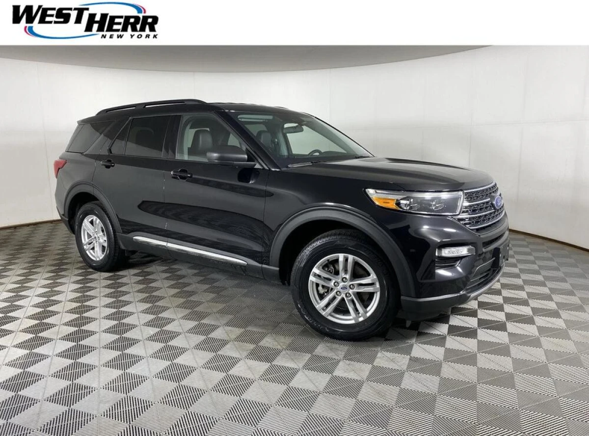 Pre-Owned 2023 Ford Explorer XLT