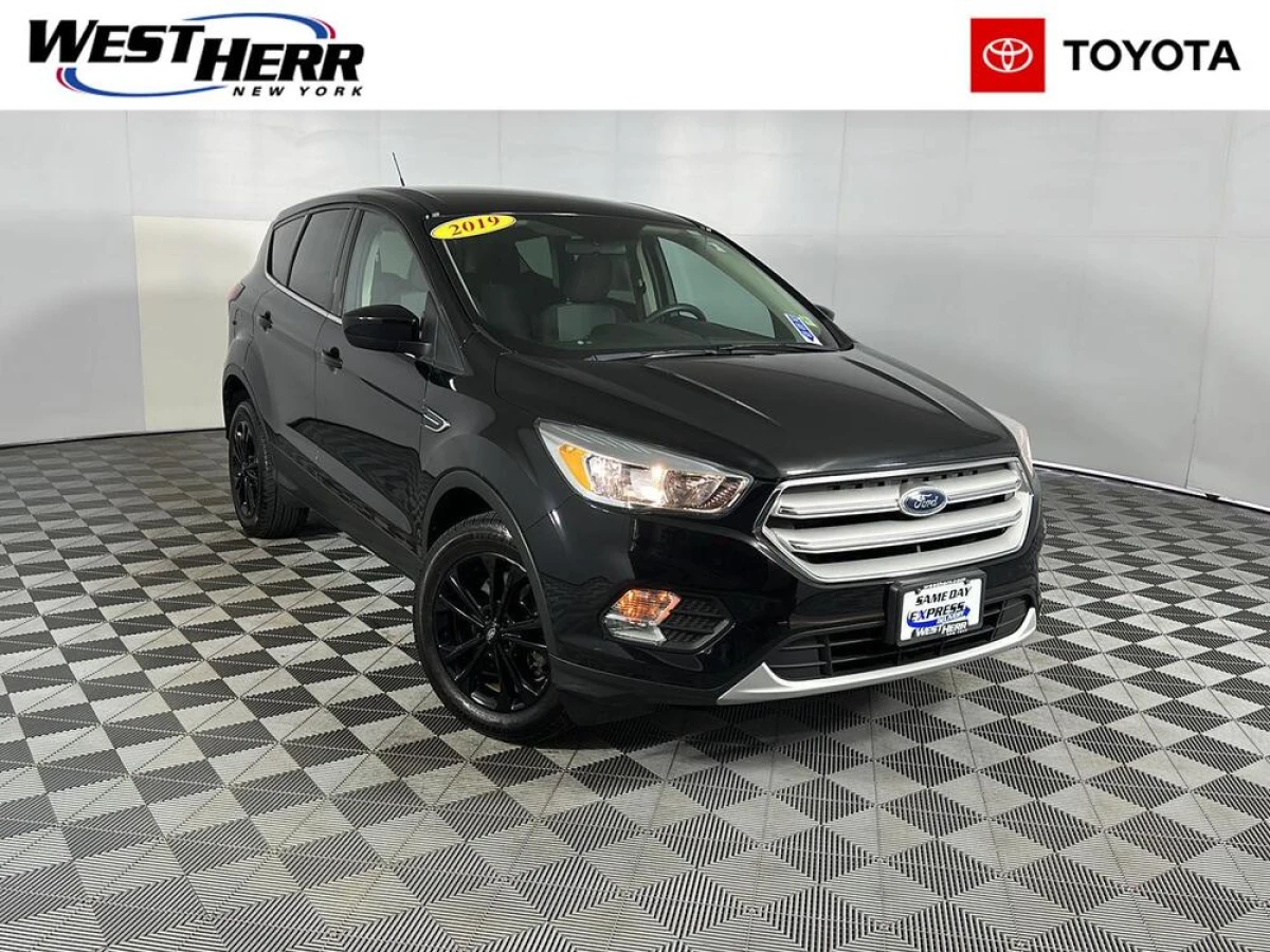 Pre-Owned 2019 Ford Escape SE