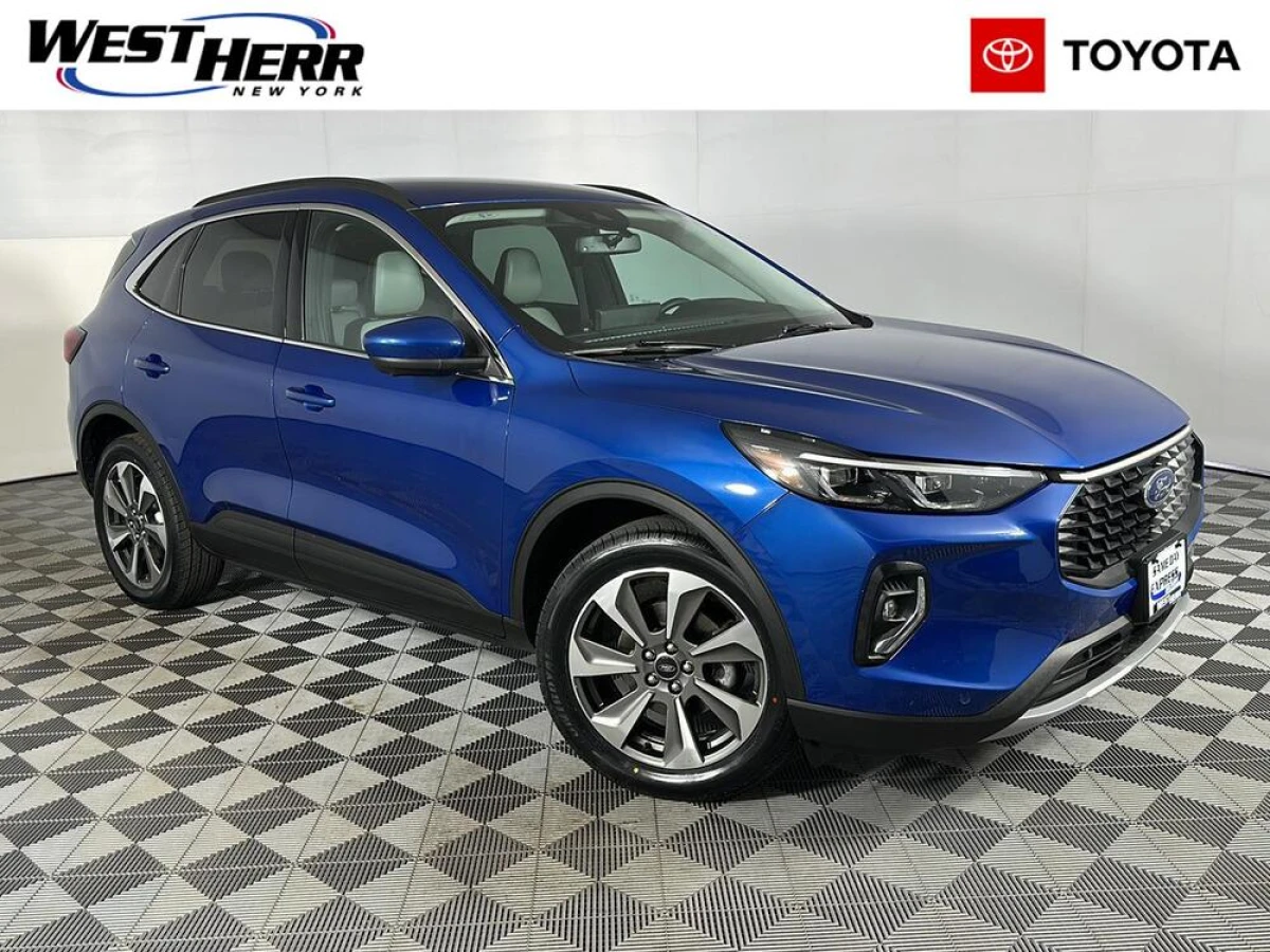 Pre-Owned 2023 Ford Escape Platinum