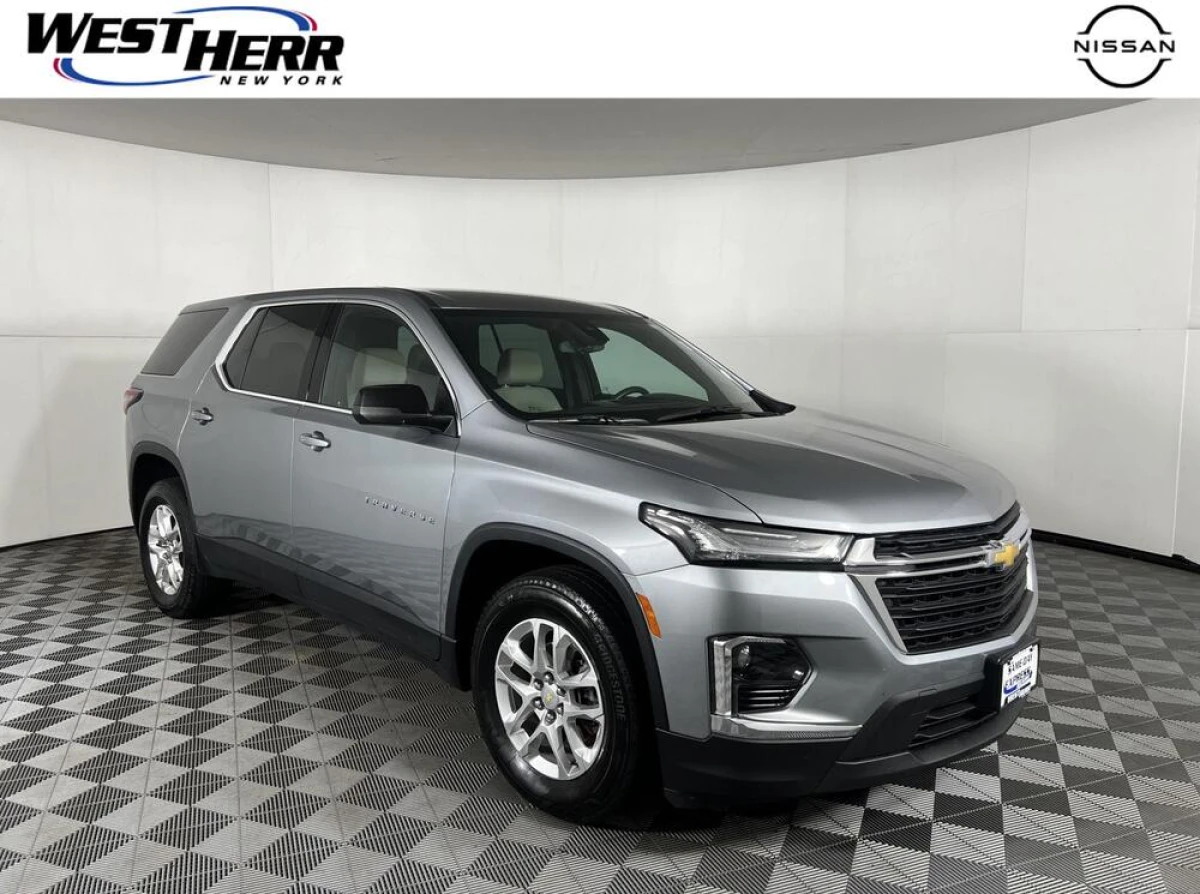 Pre-Owned 2023 Chevrolet Traverse LS
