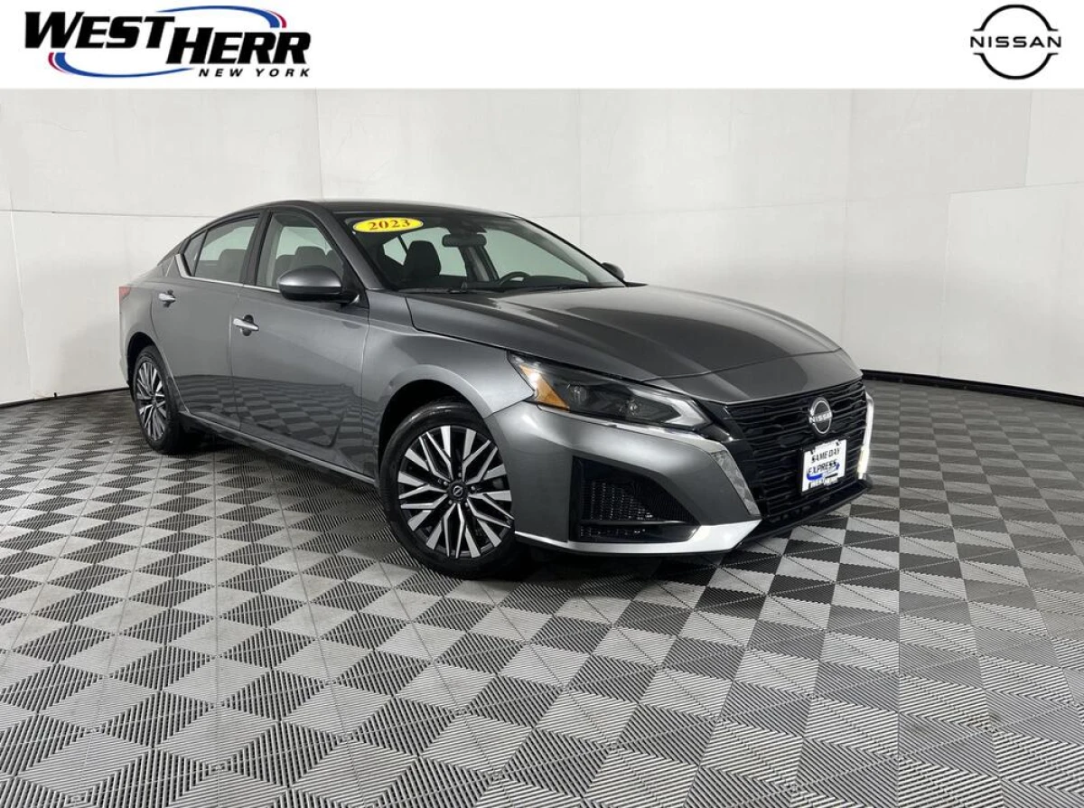 Pre-Owned 2023 Nissan Altima 2.5 SV
