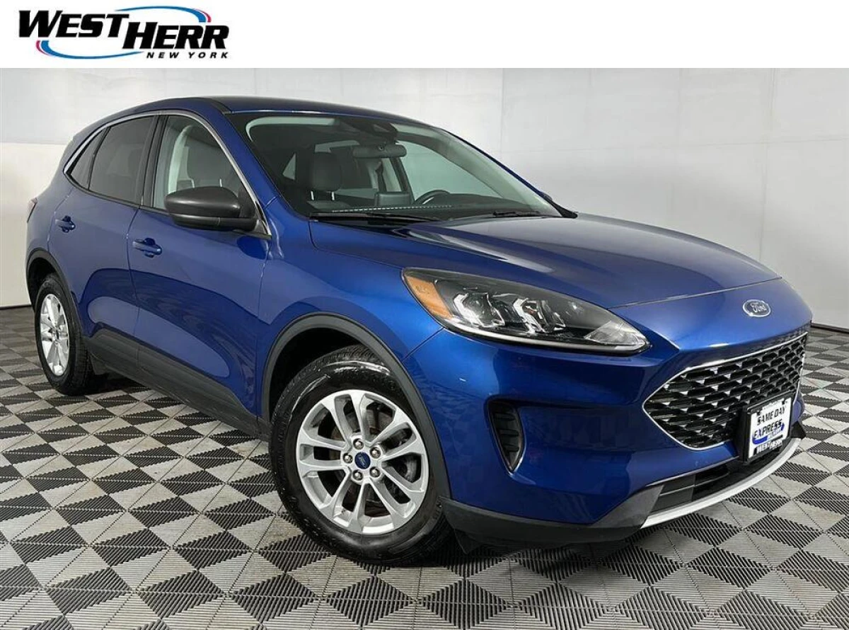 Pre-Owned 2022 Ford Escape SE