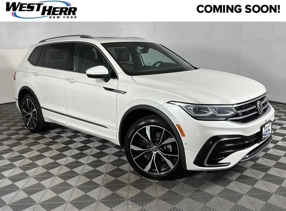 Pre-Owned 2022 Volkswagen Tiguan SEL R-Line