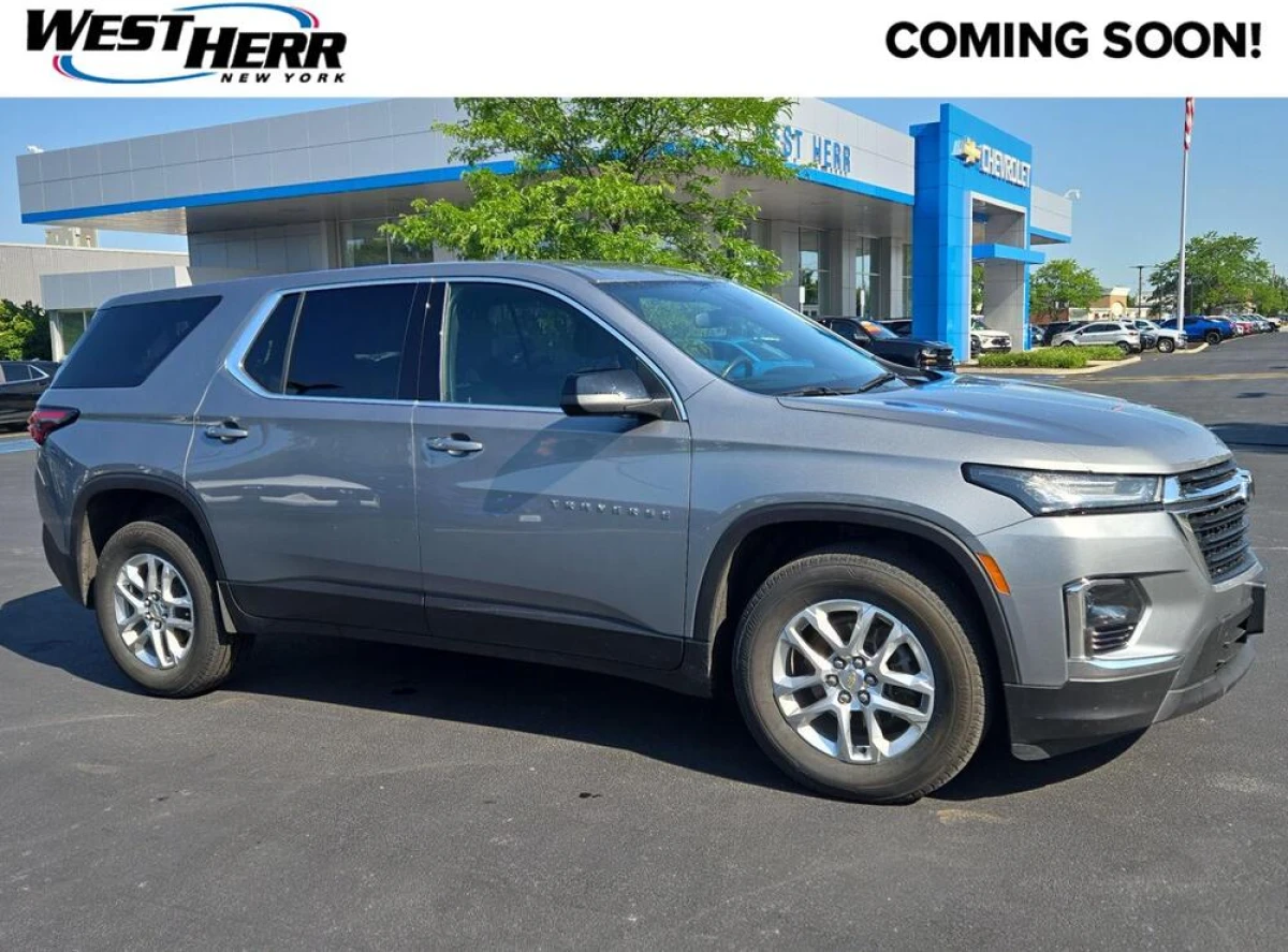 Pre-Owned 2023 Chevrolet Traverse LS