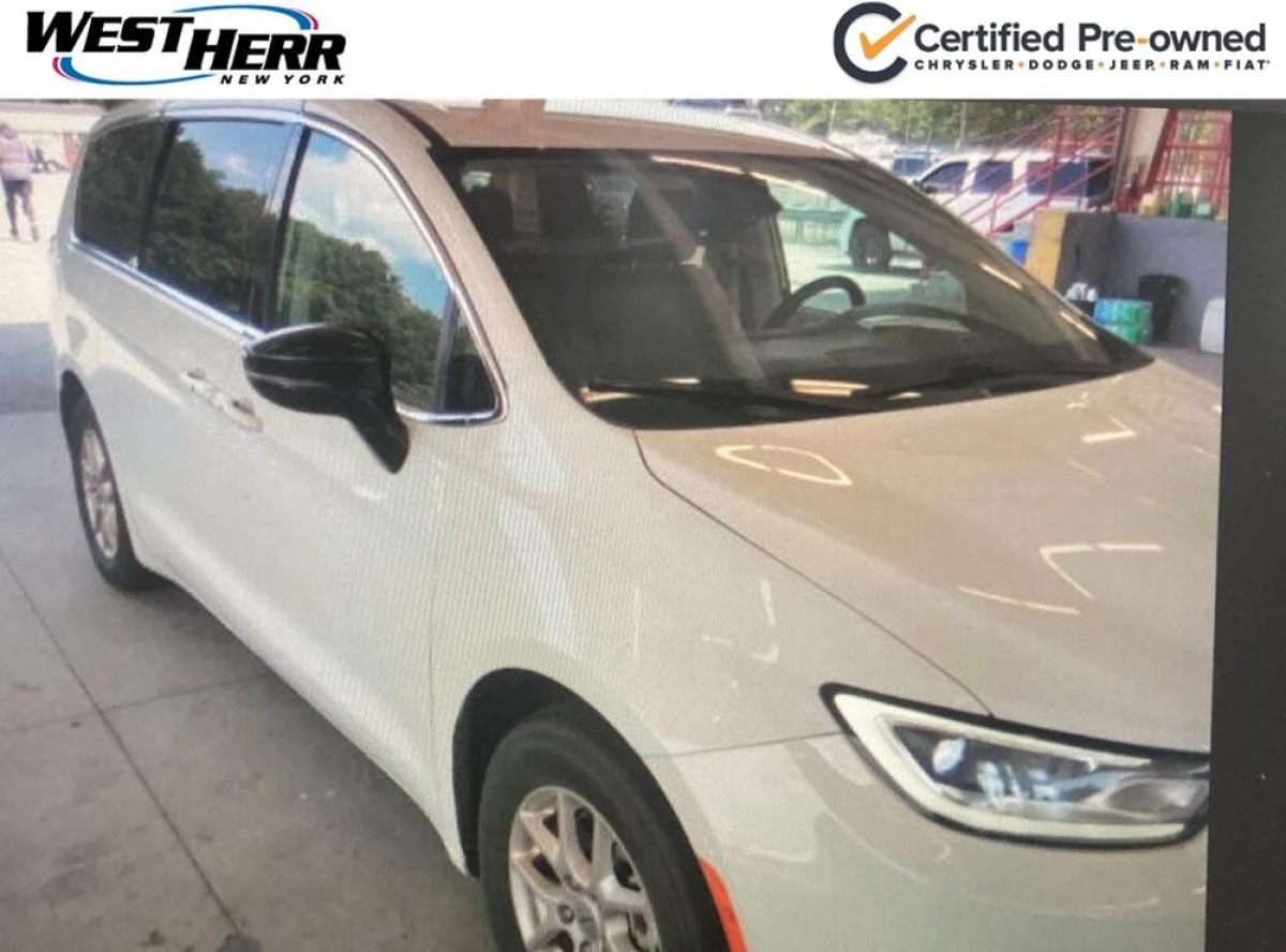 Certified Pre-Owned 2024 Chrysler Pacifica Touring L
