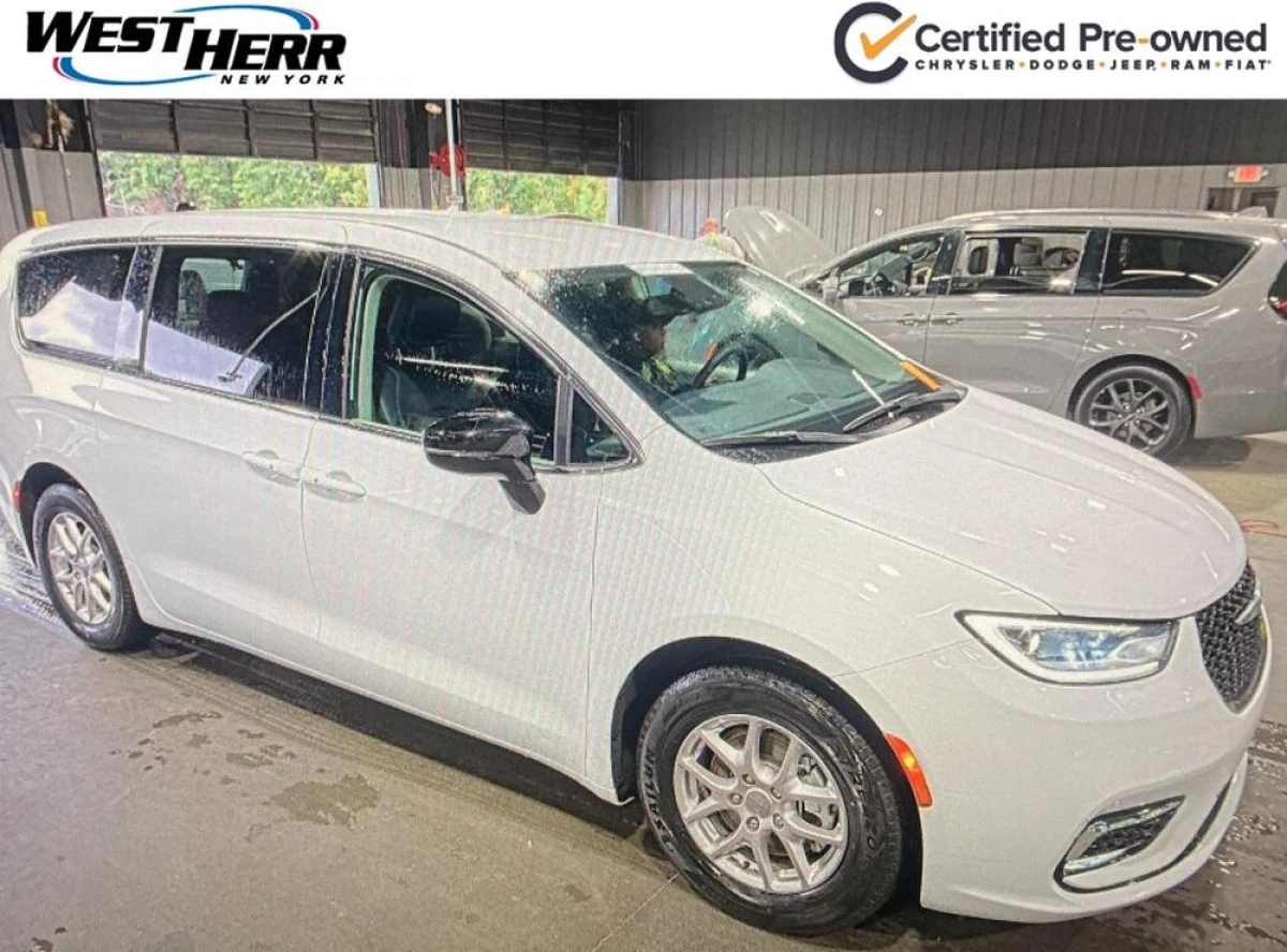 Pre-Owned 2024 Chrysler Pacifica Touring L