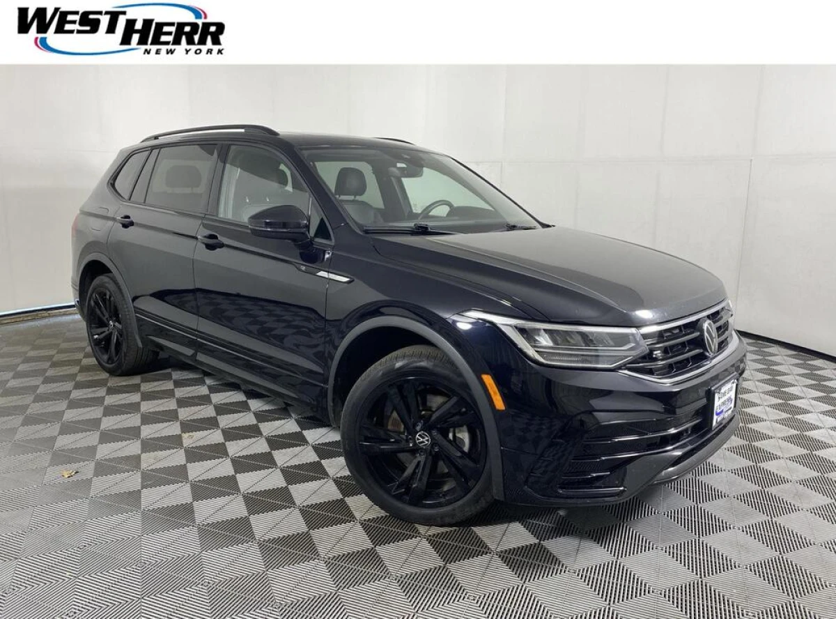 Pre-Owned 2024 Volkswagen Tiguan SE R-Line Black