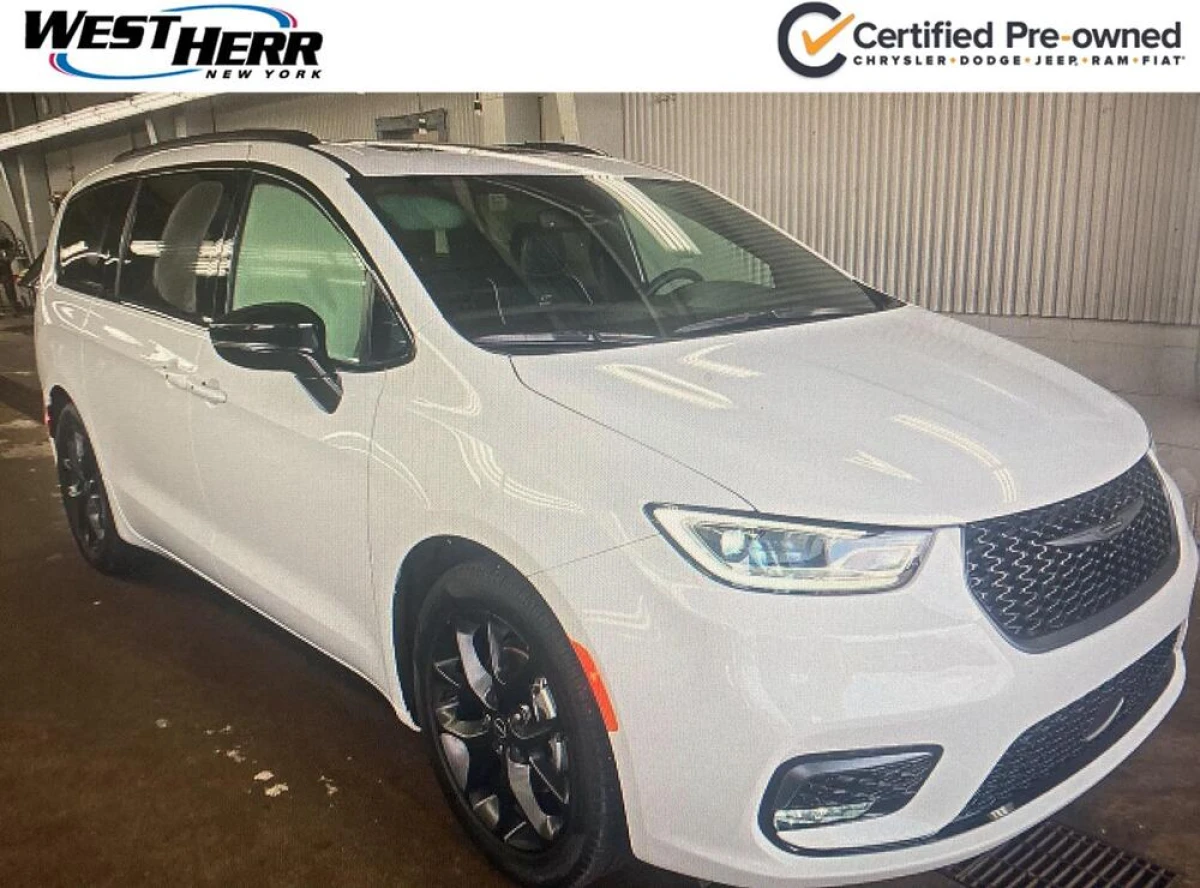 Certified Pre-Owned 2025 Chrysler Pacifica Limited