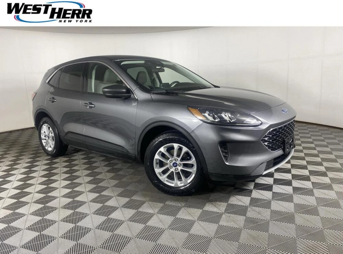Pre-Owned 2022 Ford Escape SE