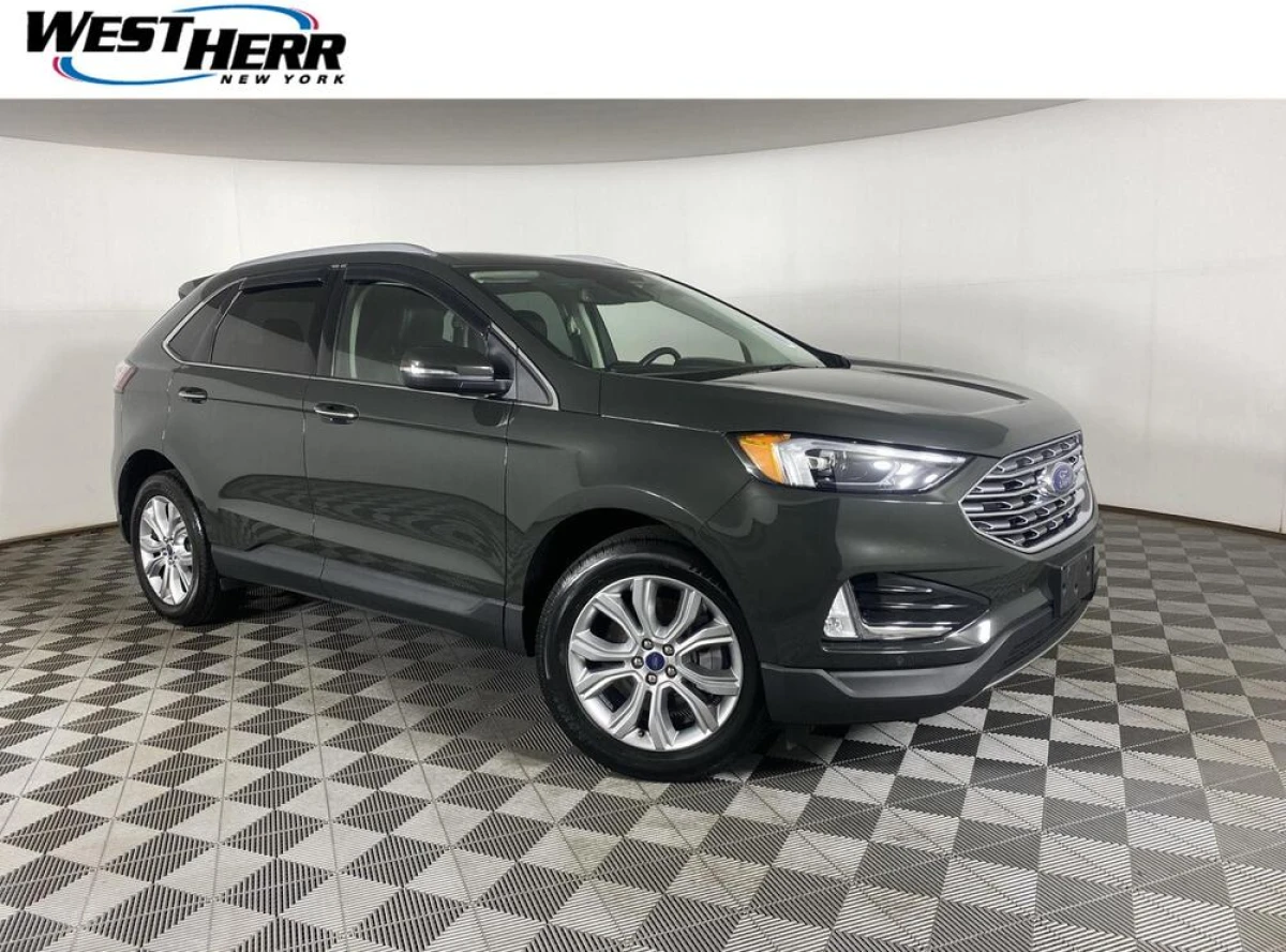 Pre-Owned 2022 Ford Edge Titanium