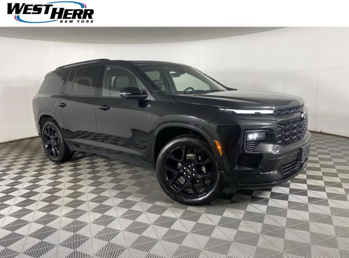 Pre-Owned 2024 Chevrolet Traverse AWD RS