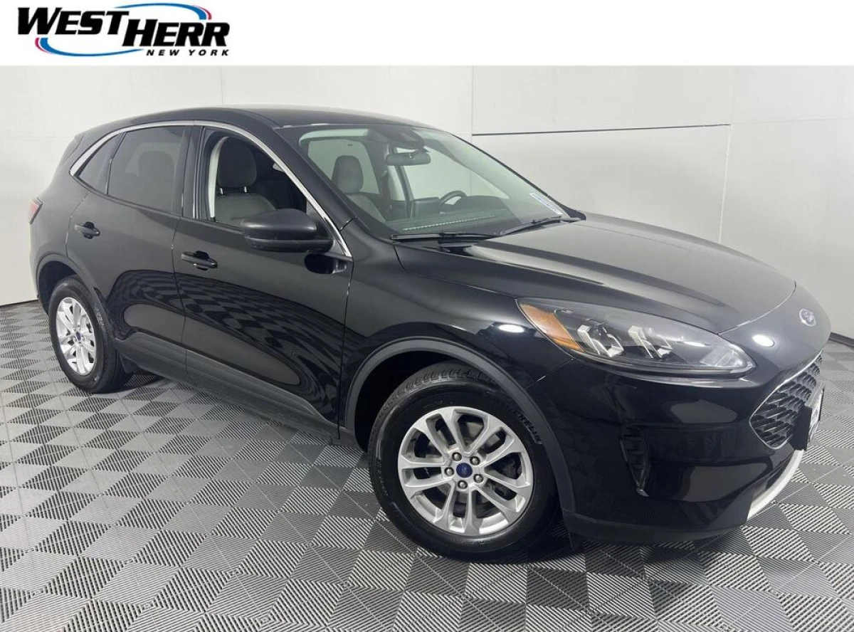 Pre-Owned 2022 Ford Escape SE