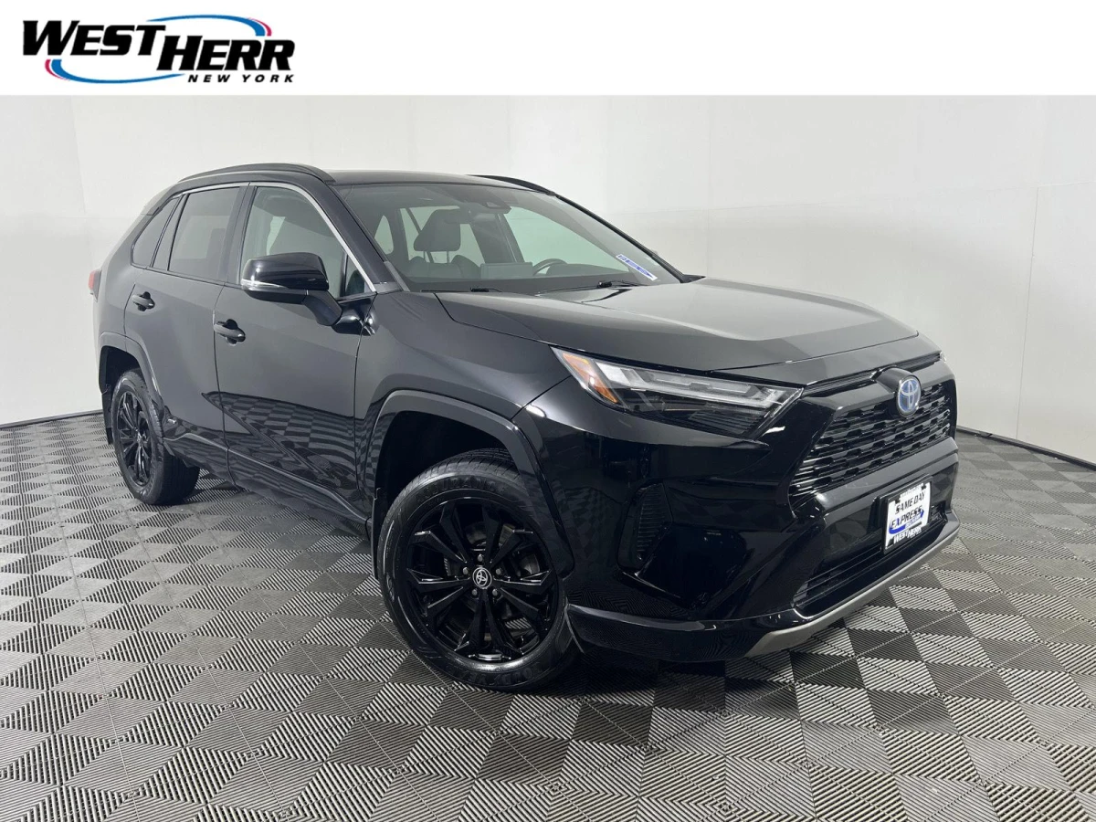 Pre-Owned 2022 Toyota RAV4 Hybrid SE
