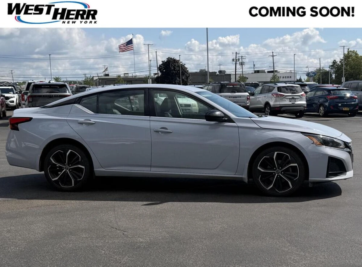 Pre-Owned 2023 Nissan Altima 2.5 SR