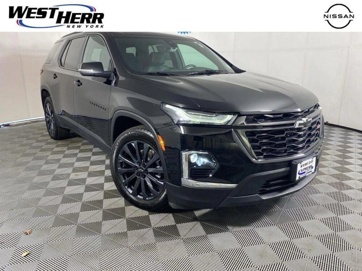 Pre-Owned 2023 Chevrolet Traverse RS