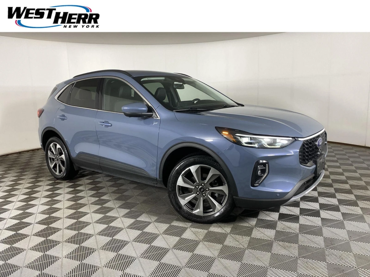 Pre-Owned 2023 Ford Escape Platinum