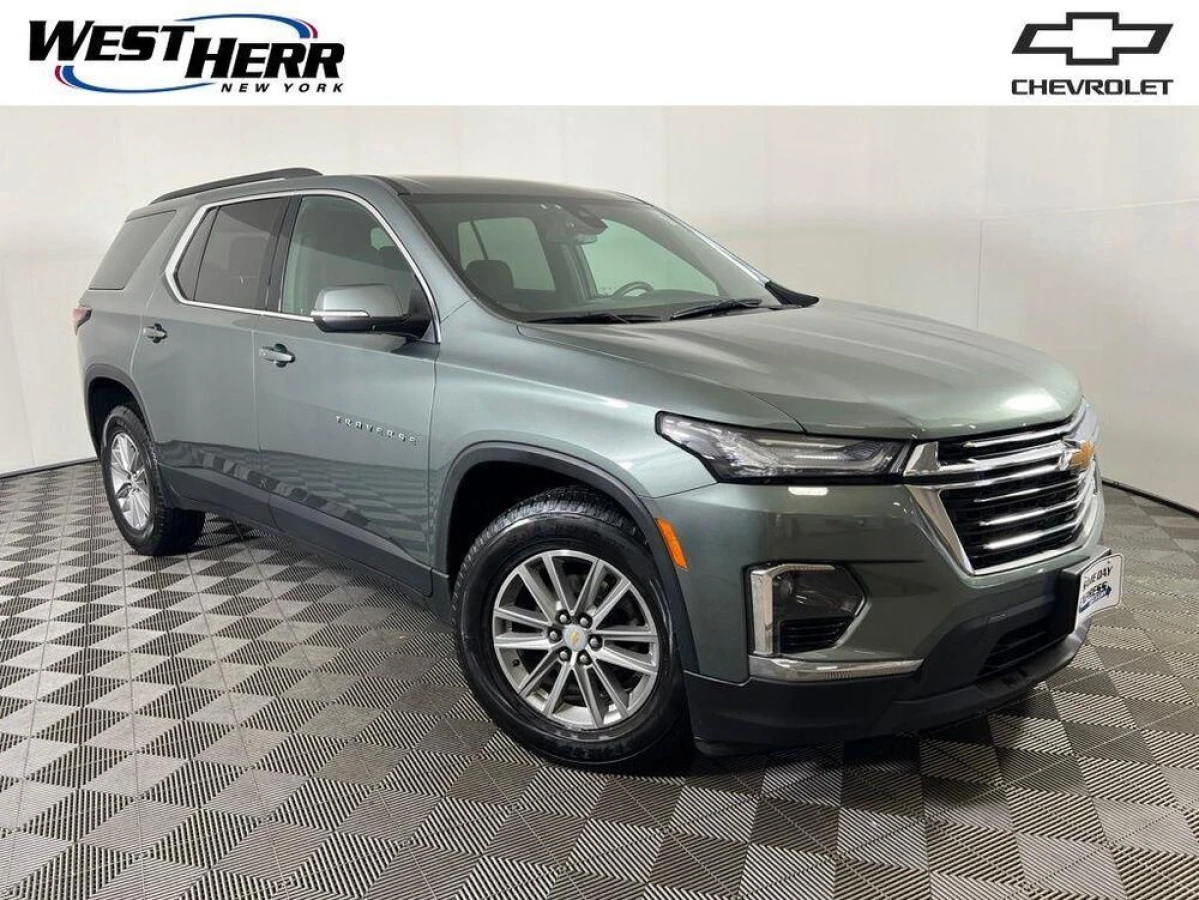 Pre-Owned 2023 Chevrolet Traverse LT