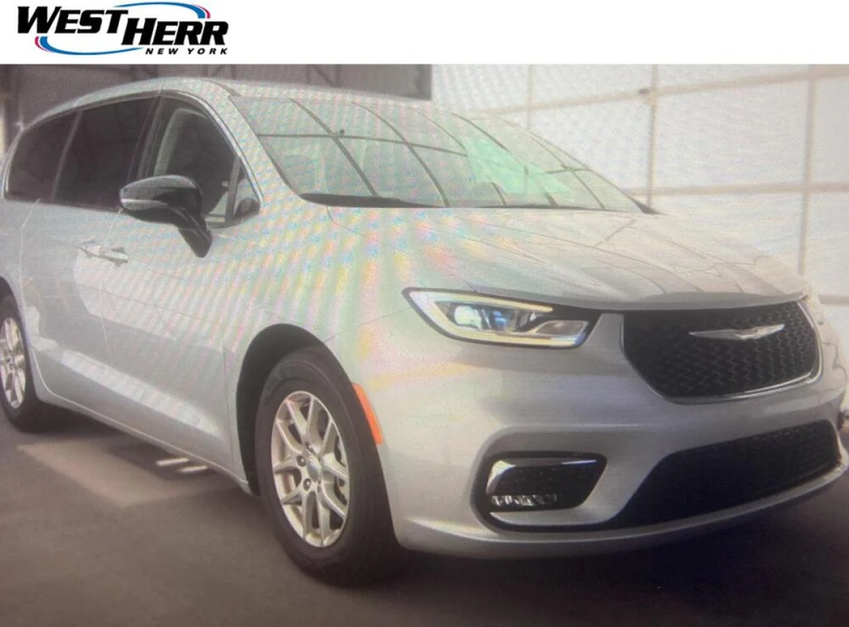 Pre-Owned 2024 Chrysler Pacifica Touring L