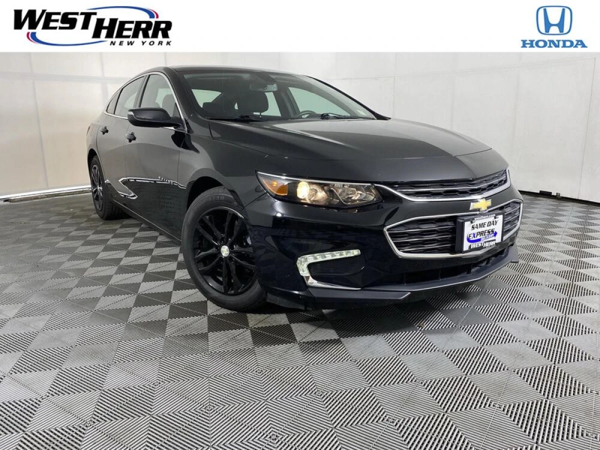 Pre-Owned 2017 Chevrolet Malibu LT