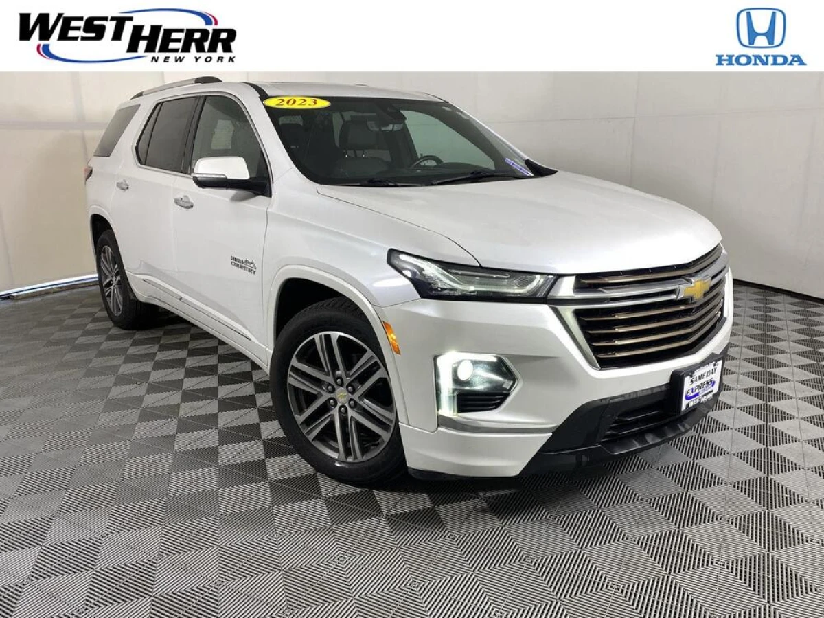 Pre-Owned 2023 Chevrolet Traverse High Country