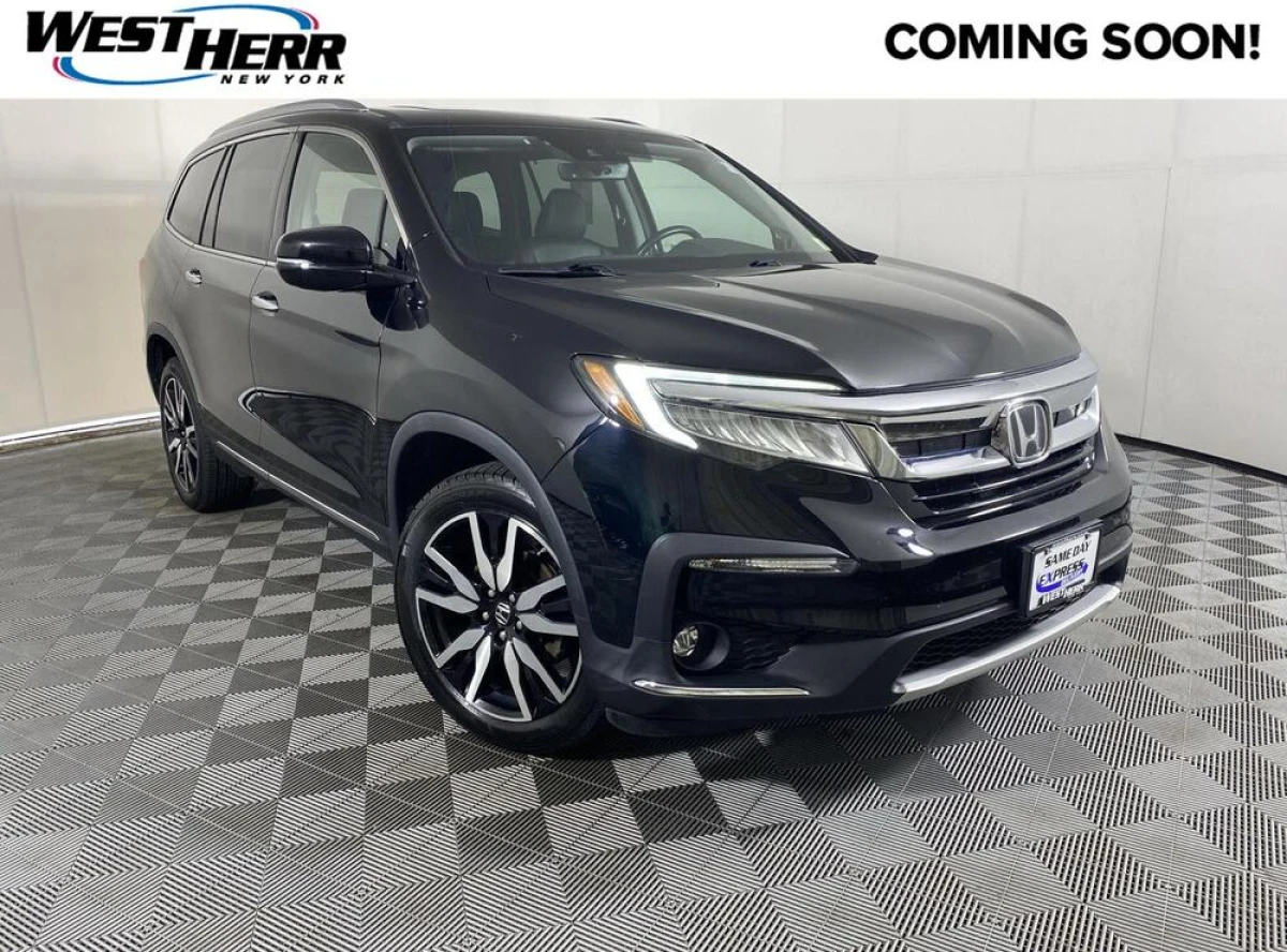 Pre-Owned 2022 Honda Pilot Touring w/Rear Captain's Chairs