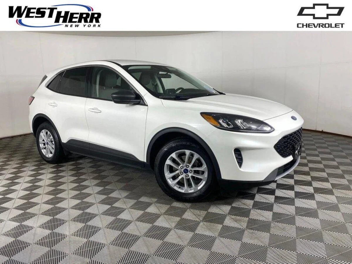 Pre-Owned 2022 Ford Escape SE